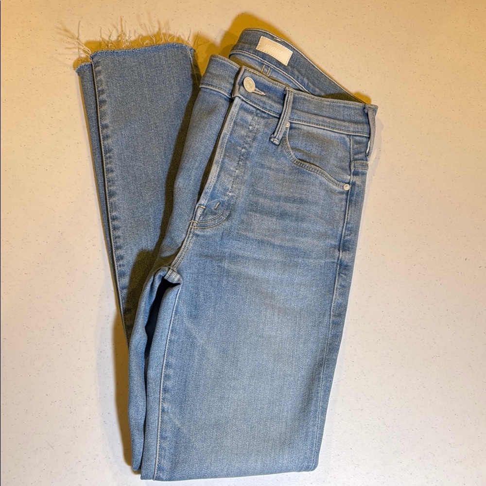 Blue Ankle Cropped Jeans with Slim Fit and Faded Wash